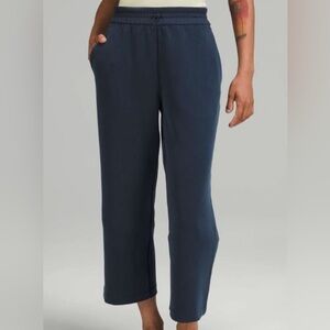 Lululemon Athletica Softstreme cropped pants